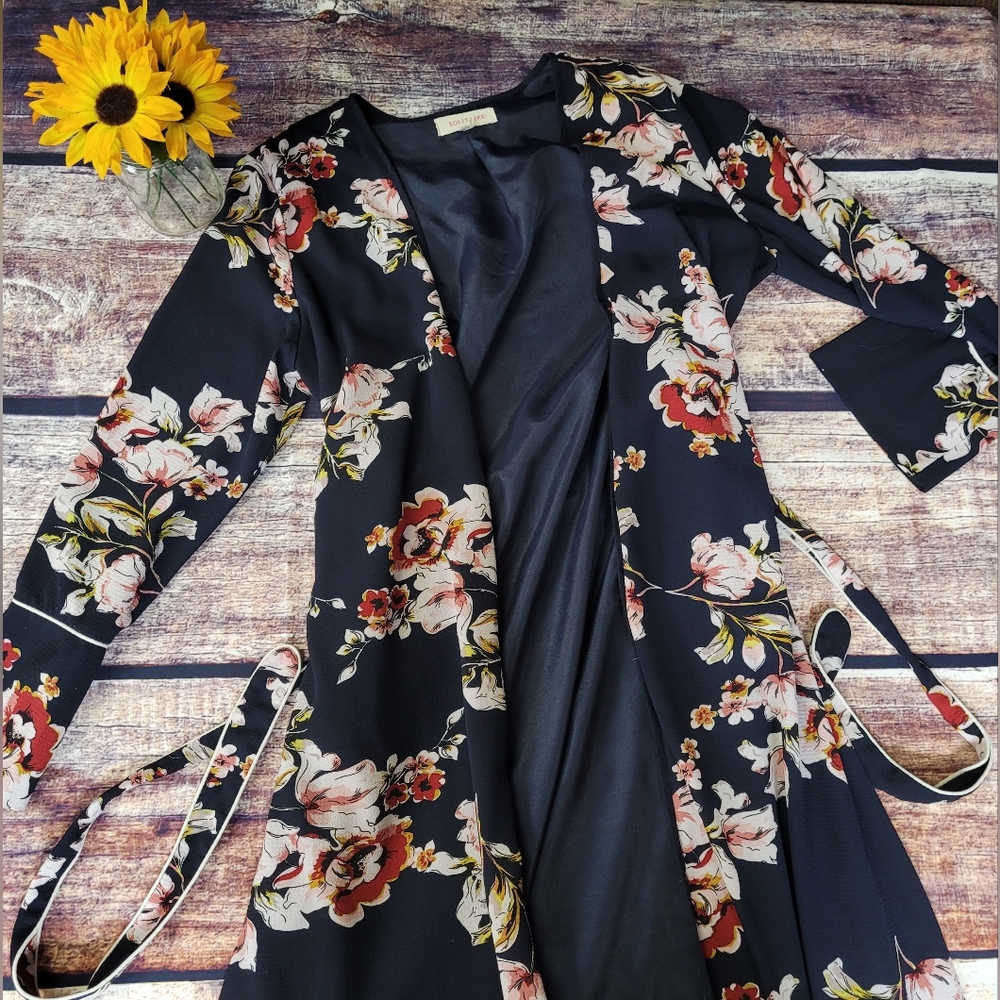 SOLITAIRE KIMONO/ROBE SIZE LARGE